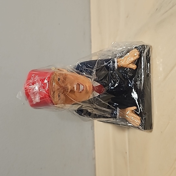 Dump a Trump Pen Holder - Picture 1 of 6